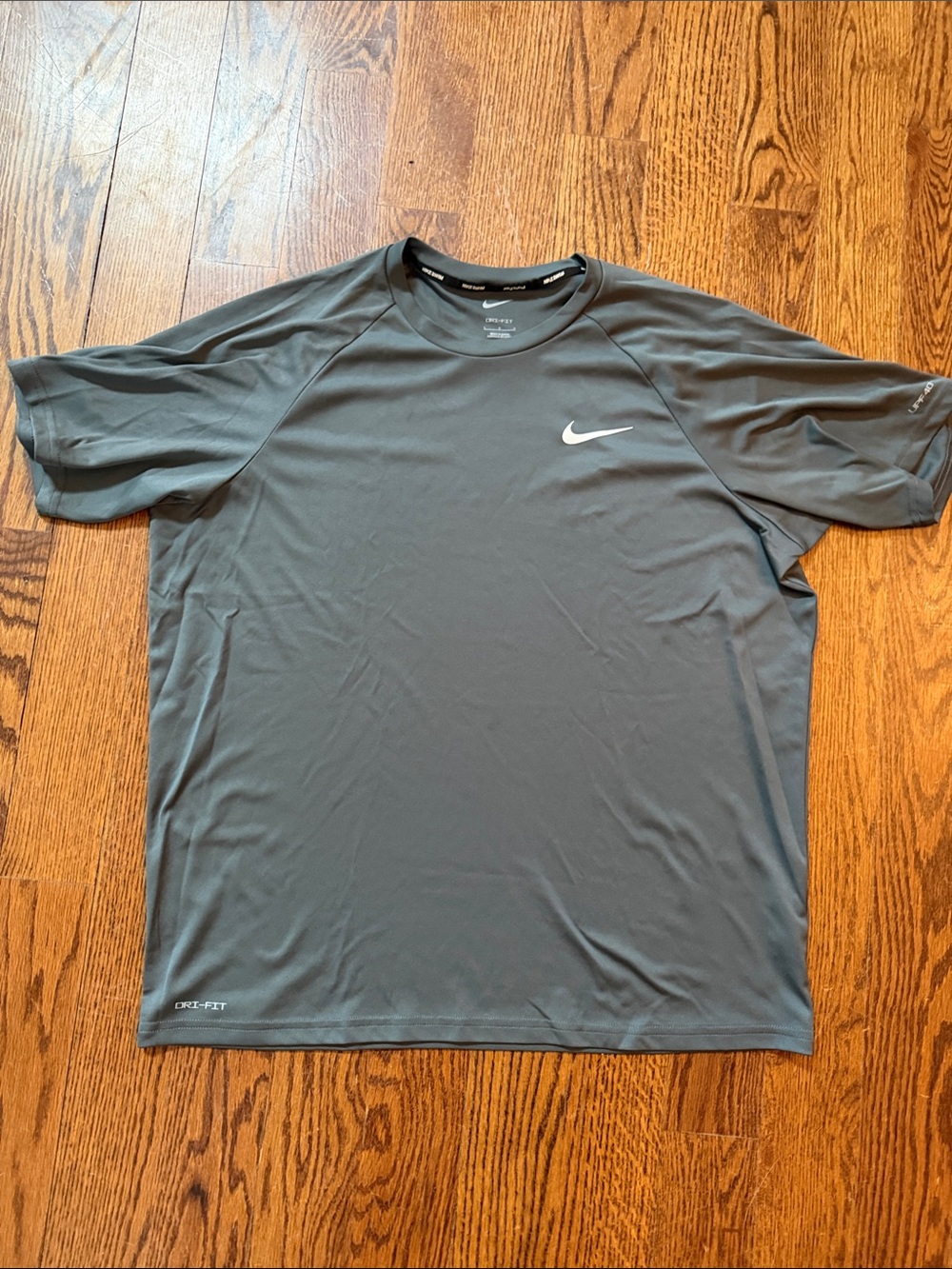 Nike swim Men’s Short-Sleeve Dri-FIT Athletic rash guard Tee